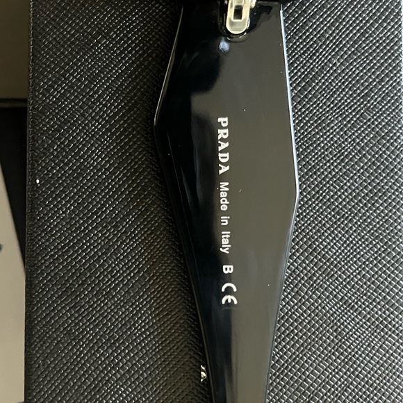Prada sunglasses - Picture 3 of 5